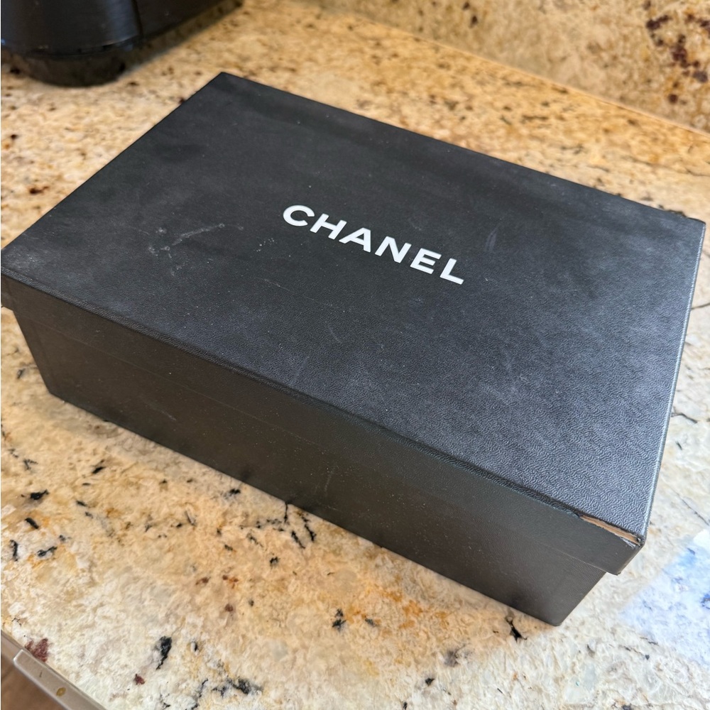 CHANEL Slides - Picture 16 of 16